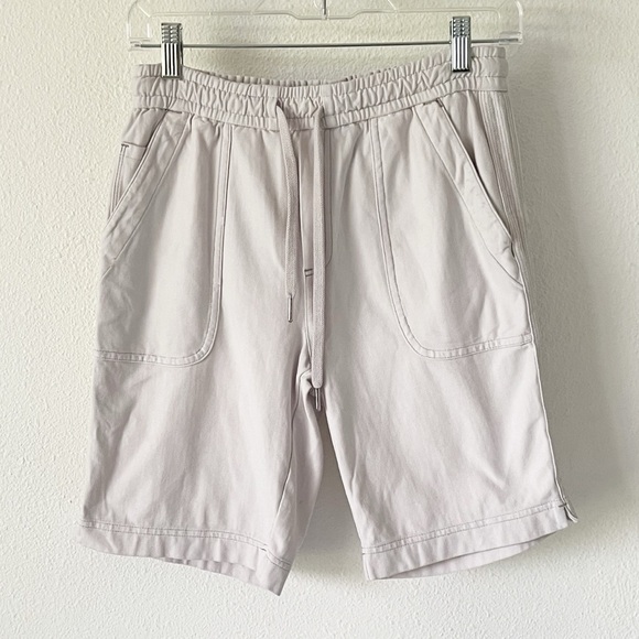 Athleta Ivory Elastic Waist Stretchy Beachy Farallon Bermuda Shorts Size 0 - Picture 4 of 15